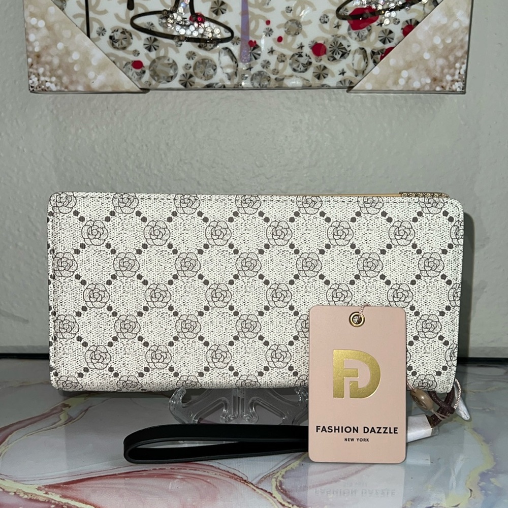 ❌SOLD❌Fashion Dazzle New York Zip Around Wallet-8.5Wx4Hin - Picture 1 of 15